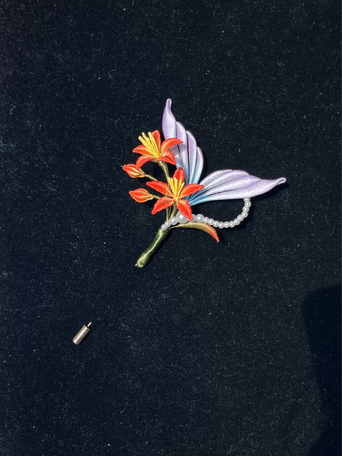 Handmade Chanhua fish - tail galangal lily brooch with orange - red flowers, pastel leaves and pearl accents-2