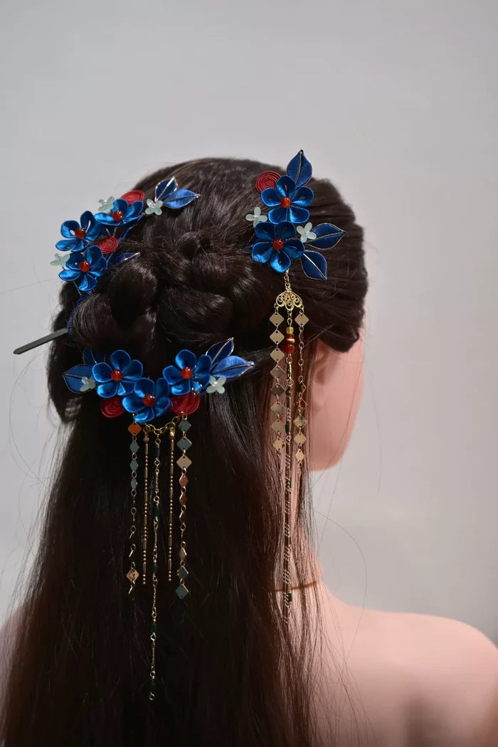 A woman wearing a handmade Chanhua imitation Diancui hair set with colorful flowers and tassels
