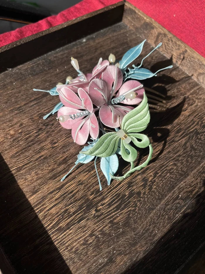A handmade Chanhua morning glory hairpin with pink flowers and blue - green leaves on a wooden tray-2