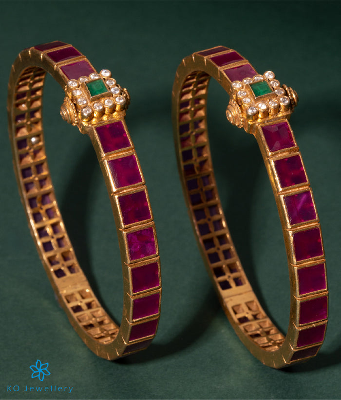The Sampada Silver Kemp Bracelet (Red/Green/Size 2.2/2.4/2.6/2.8)