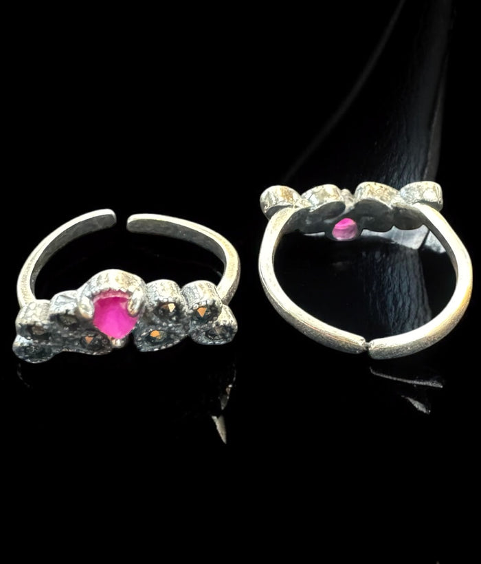 The Tiara Silver Marcasite Toe-Rings (Red)