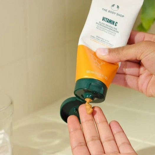 Vitamin C Işıltı Ortaya Çıkaran Mikrodermabrazyon Peelingi