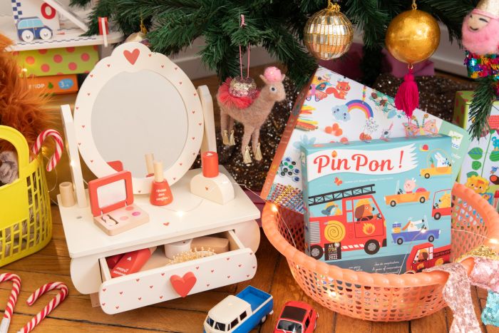Le Petit Souk - Wooden Toy - Mini Dressing Table - Terracotta Hearts - Lifestyle Cut